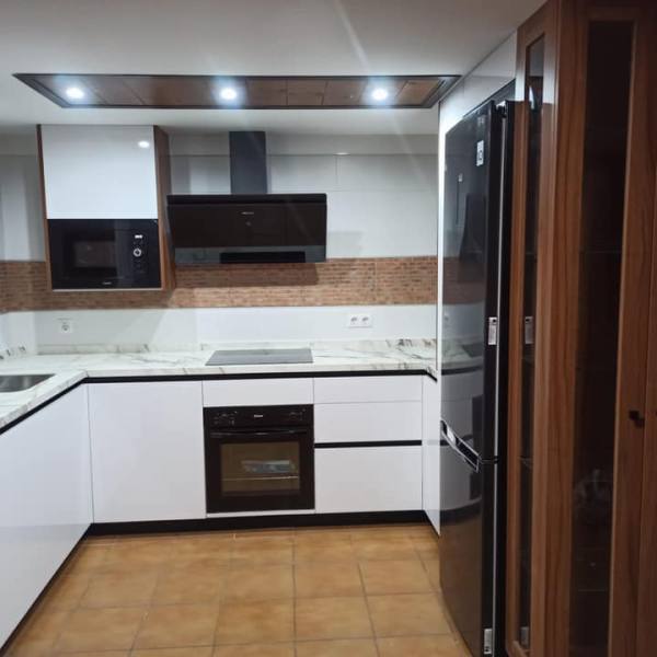 cocina blanca brillo