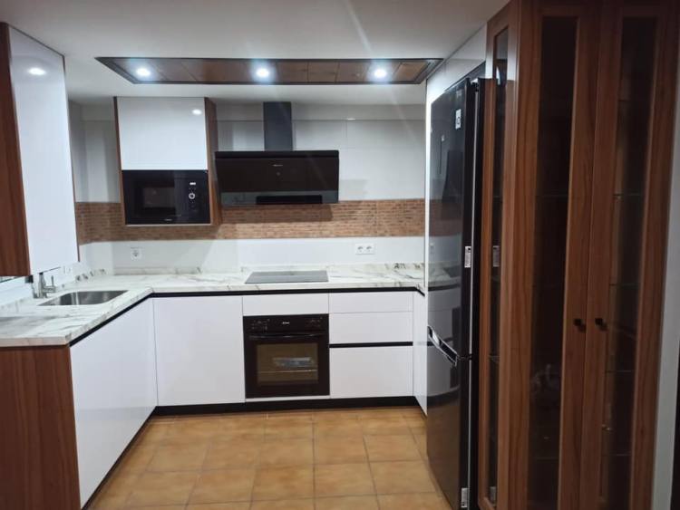 cocina blanca brillo