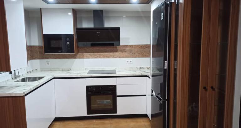 cocina blanca brillo